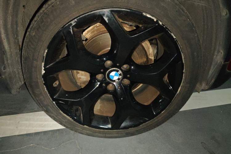 Used BMW X6 2011 xDrive35i Right Front Wheel Hub
