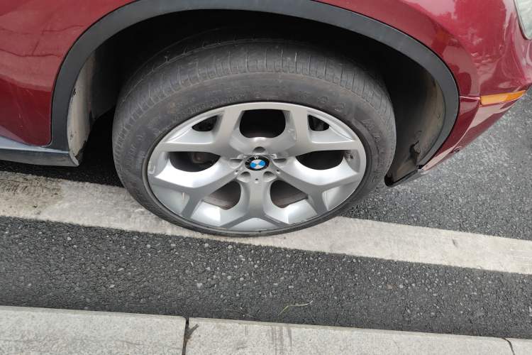 Used BMW X6 2011 xDrive35i Right Front Wheel Hub