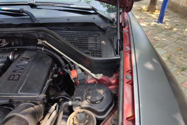 Used BMW X6 2011 xDrive35i Engine Bay Left