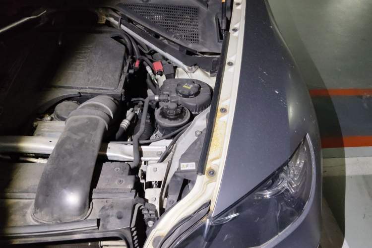 Used BMW X6 2011 xDrive35i Engine Bay Left