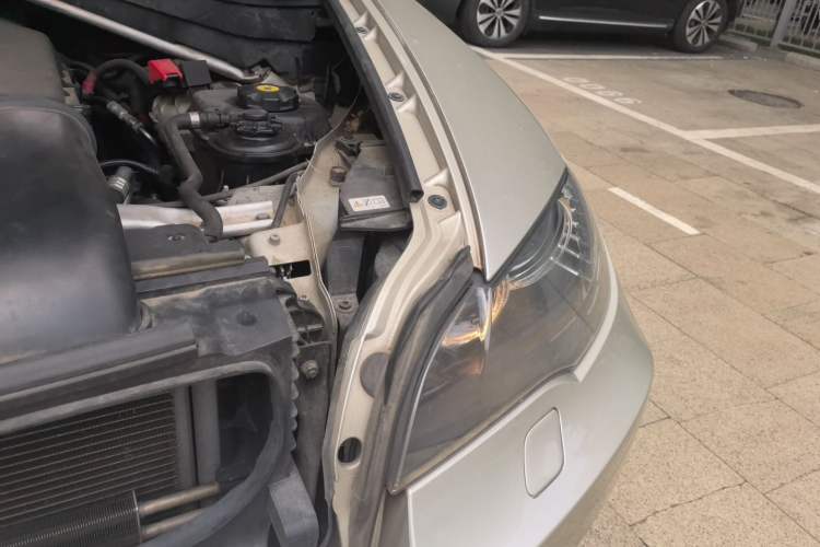 Used BMW X6 2011 xDrive35i Engine Bay Left