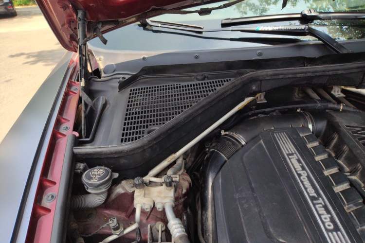 Used BMW X6 2011 xDrive35i Engine Bay Right