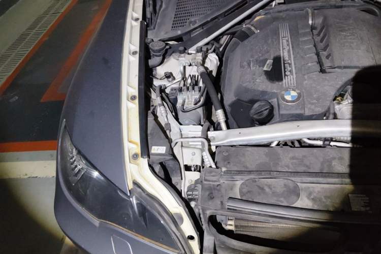 Used BMW X6 2011 xDrive35i Engine Bay Right