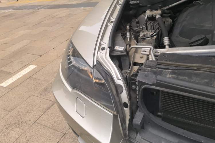 Used BMW X6 2011 xDrive35i Engine Bay Right