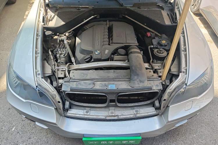 Used BMW X6 2011 xDrive35i Engine Bay