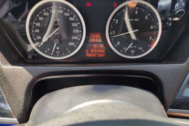 Used BMW X6 2011 xDrive35i Odometer Close Up