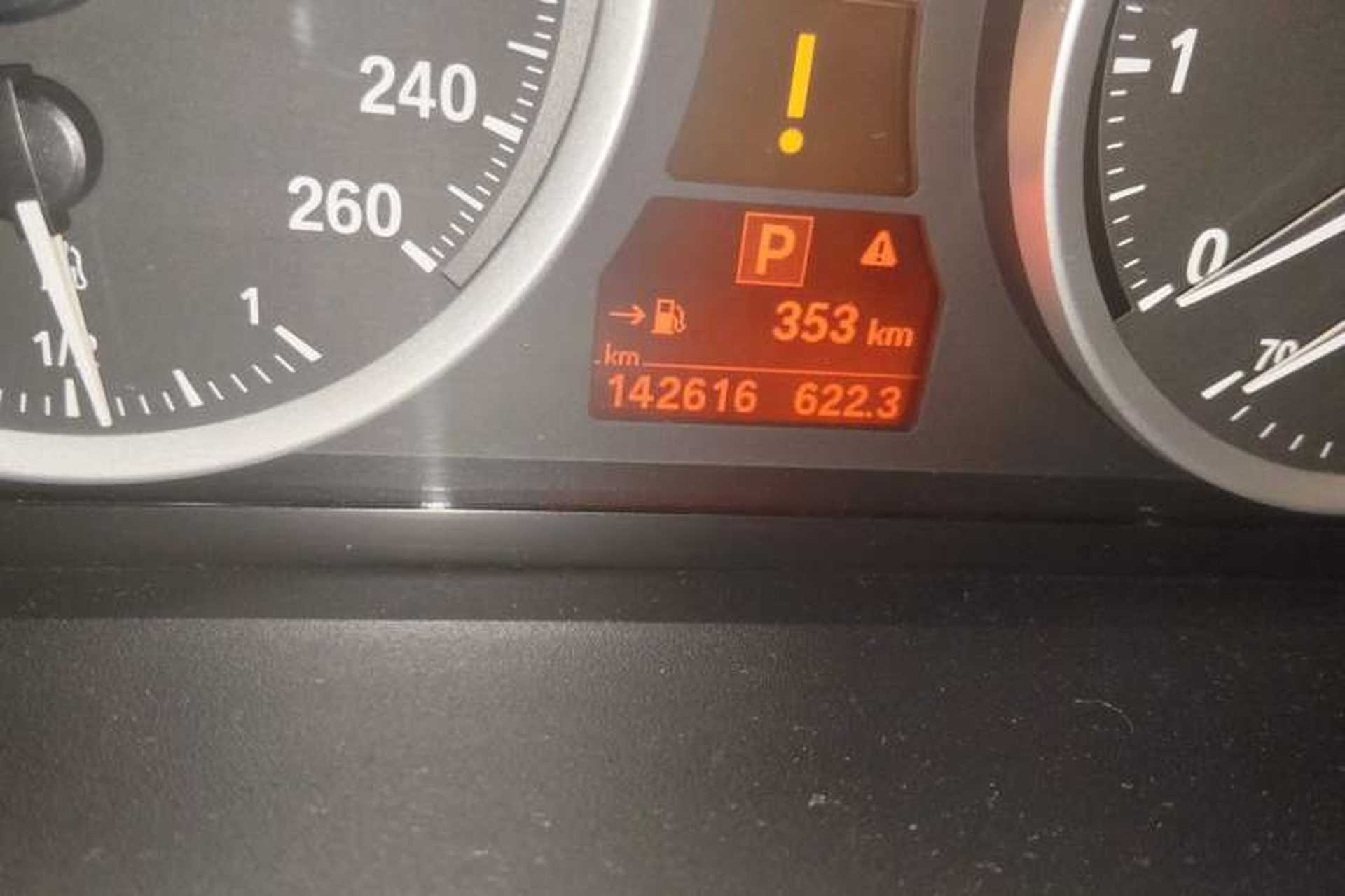 Used BMW X6 2011 xDrive35i Odometer Close Up