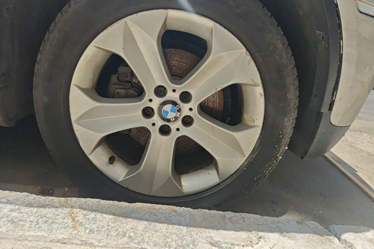 Used BMW X6 2011 xDrive35i Right Front Wheel Hub