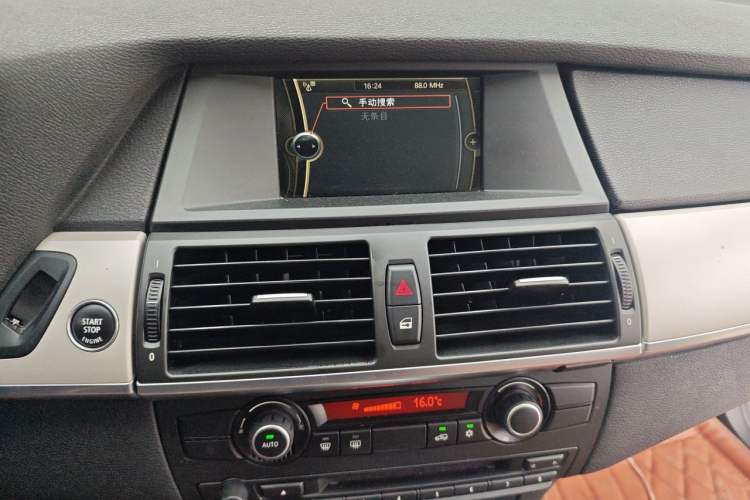 Used BMW X6 2011 xDrive35i Audio And AC Panel