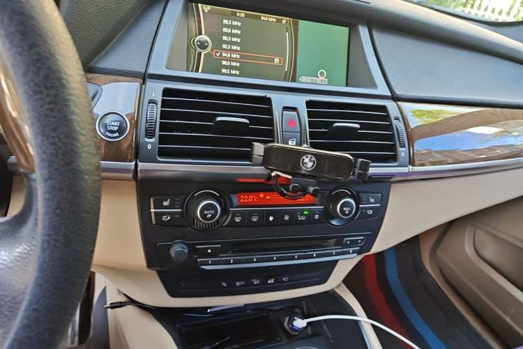 Used BMW X6 2011 xDrive35i Audio And AC Panel