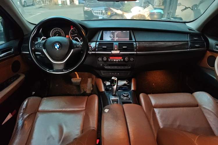 Used BMW X6 2011 xDrive35i Center Console