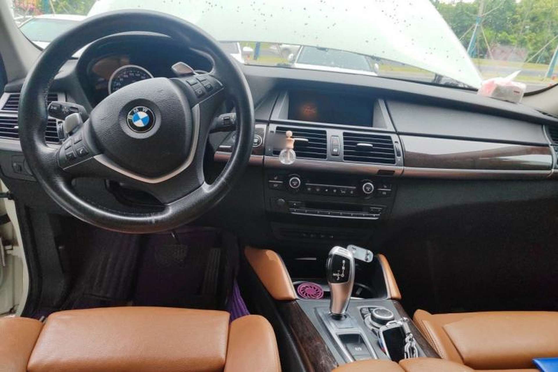 Used BMW X6 2011 xDrive35i Center Console