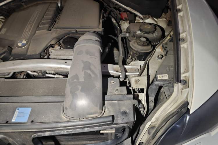 Used BMW X6 2011 xDrive35i Engine Bay Left
