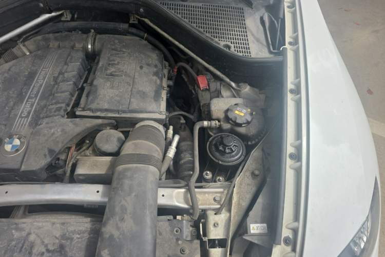 Used BMW X6 2011 xDrive35i Engine Bay Left