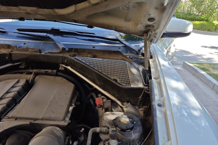 Used BMW X6 2011 xDrive35i Engine Bay Left
