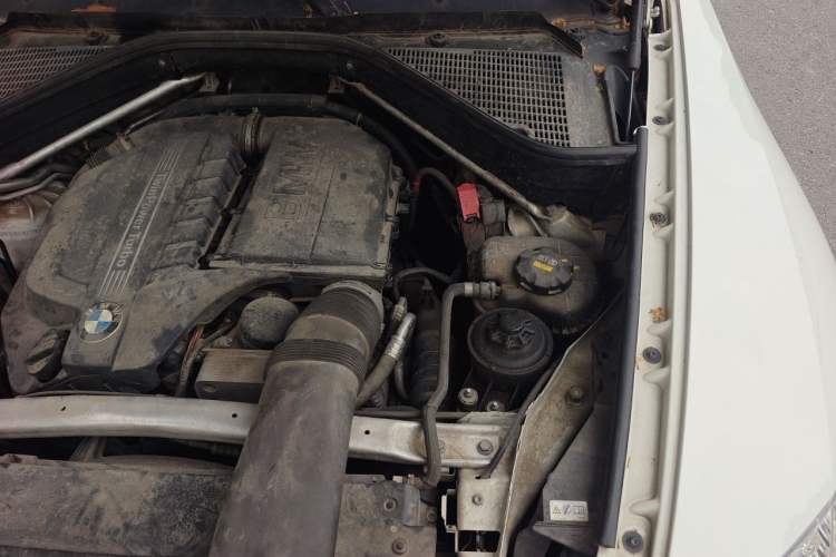 Used BMW X6 2011 xDrive35i Engine Bay Left
