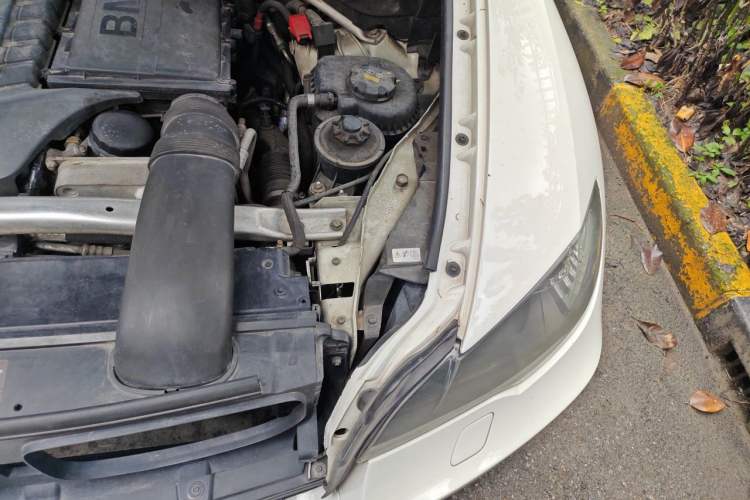 Used BMW X6 2011 xDrive35i Engine Bay Left