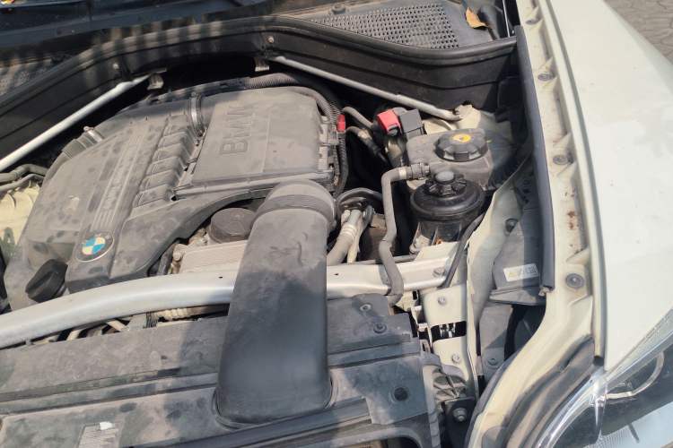 Used BMW X6 2011 xDrive35i Engine Bay Left