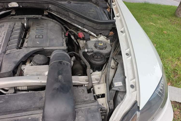Used BMW X6 2011 xDrive35i Engine Bay Left