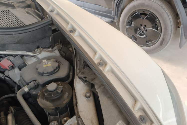 Used BMW X6 2011 xDrive35i Engine Bay Left