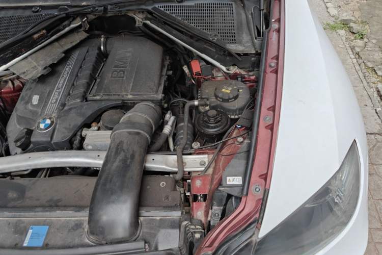 Used BMW X6 2011 xDrive35i Engine Bay Left