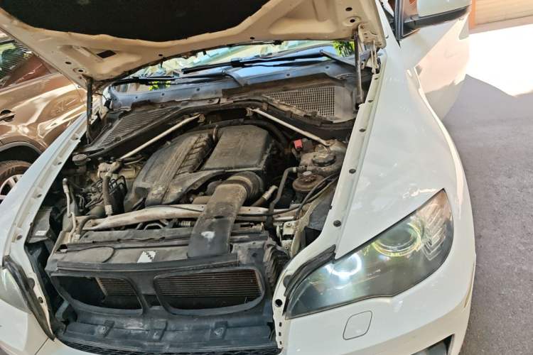 Used BMW X6 2011 xDrive35i Engine Bay Left