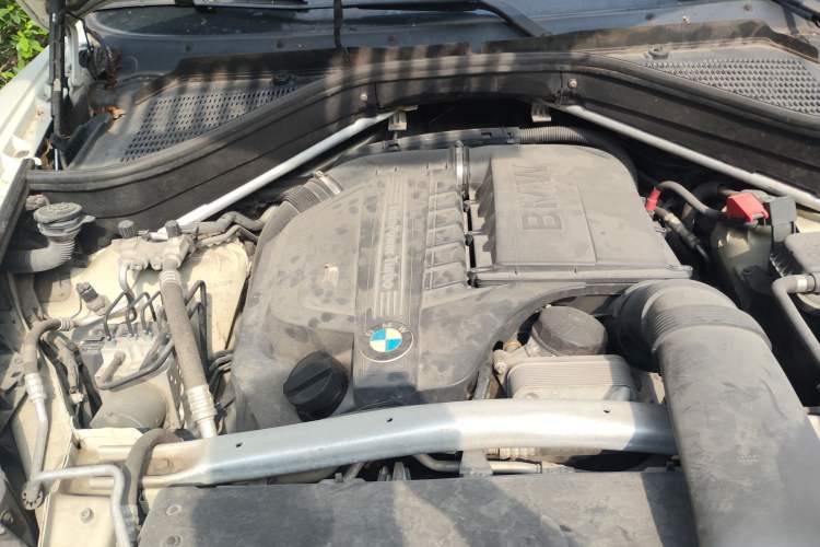 Used BMW X6 2011 xDrive35i Engine Bay