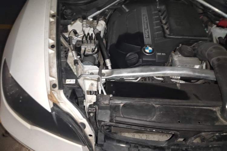 Used BMW X6 2011 xDrive35i Engine Bay Right