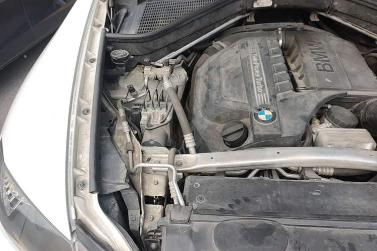 Used BMW X6 2011 xDrive35i Engine Bay Right