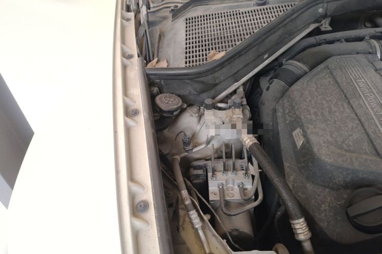 Used BMW X6 2011 xDrive35i Engine Bay Right