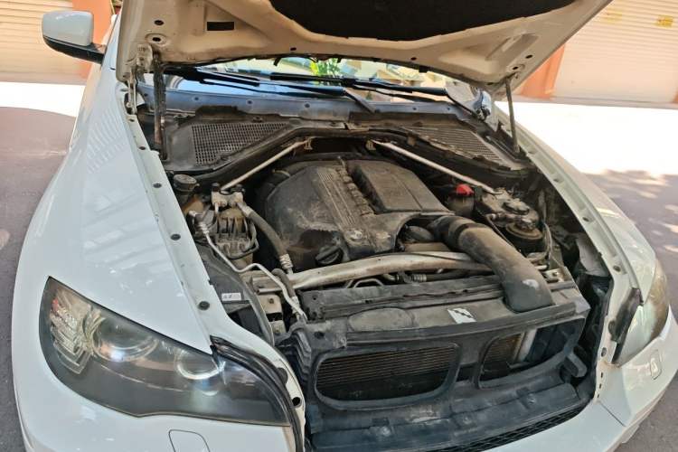 Used BMW X6 2011 xDrive35i Engine Bay Right