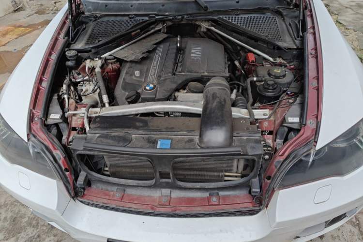 Used BMW X6 2011 xDrive35i Engine Bay