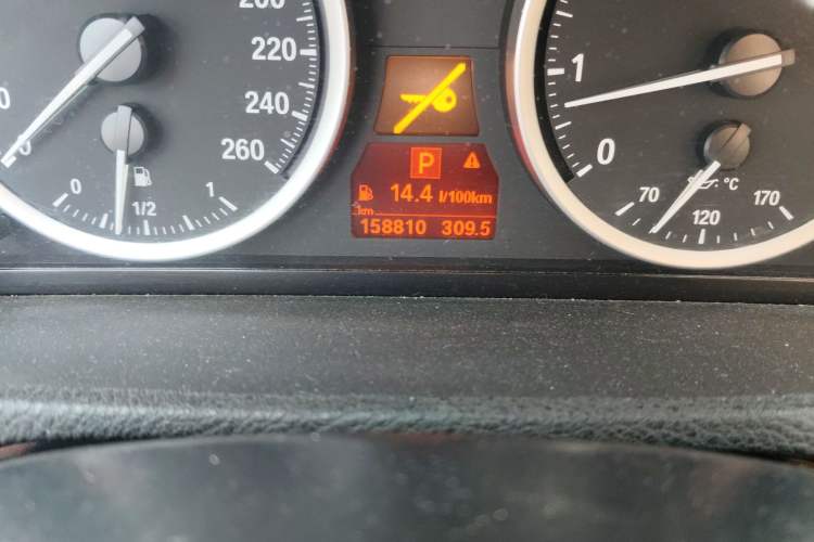 Used BMW X6 2011 xDrive35i Odometer Close Up