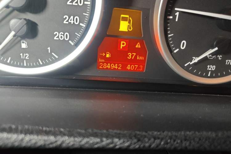 Used BMW X6 2011 xDrive35i Odometer Close Up