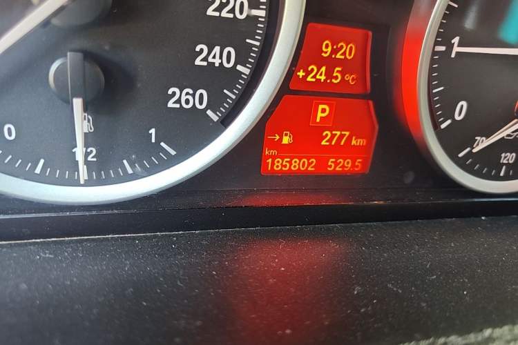Used BMW X6 2011 xDrive35i Odometer Close Up