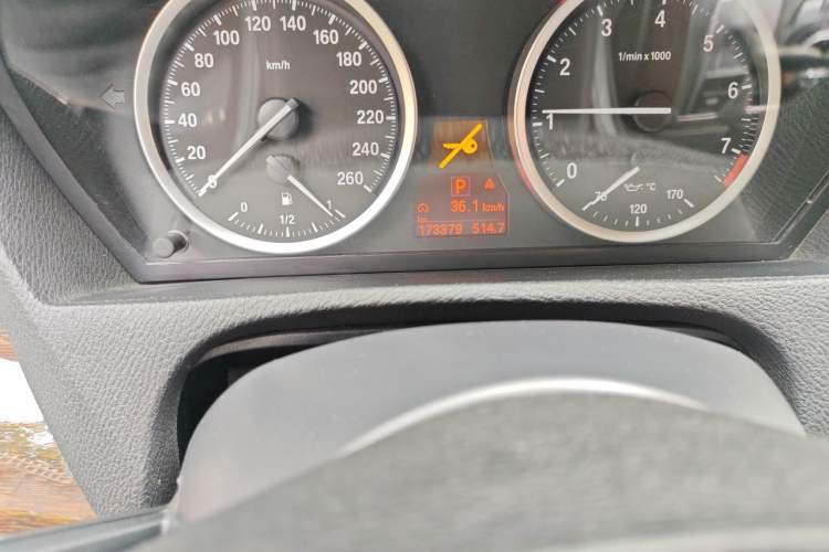 Used BMW X6 2011 xDrive35i Odometer Close Up