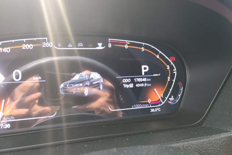 Used BMW X6 2011 xDrive35i Odometer Close Up