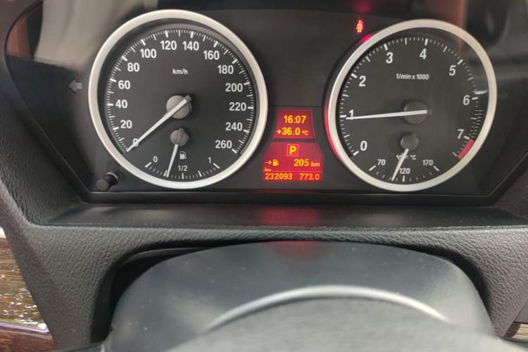 Used BMW X6 2011 xDrive35i Odometer Close Up