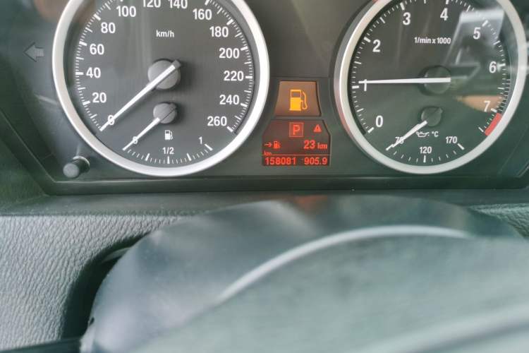 Used BMW X6 2011 xDrive35i Odometer Close Up