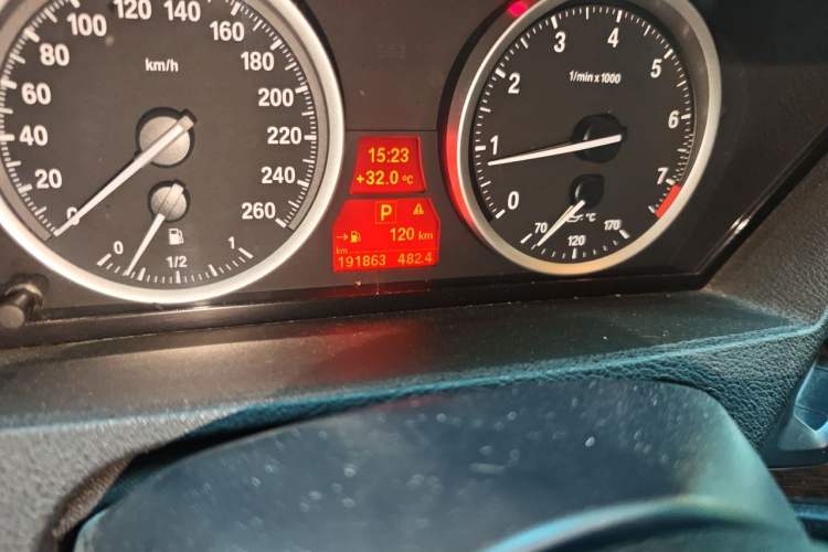 Used BMW X6 2011 xDrive35i Odometer Close Up