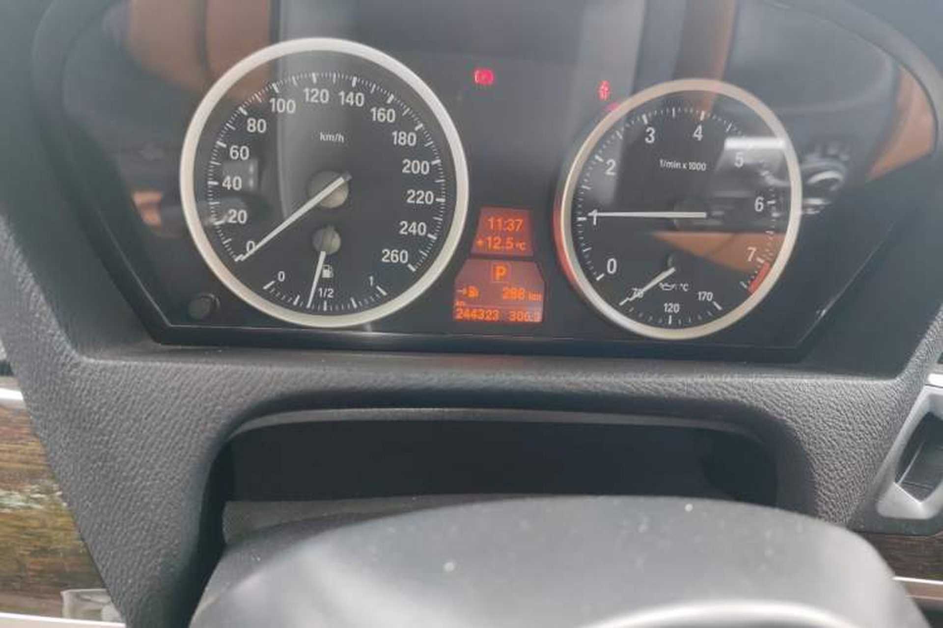 Used BMW X6 2011 xDrive35i Odometer Close Up