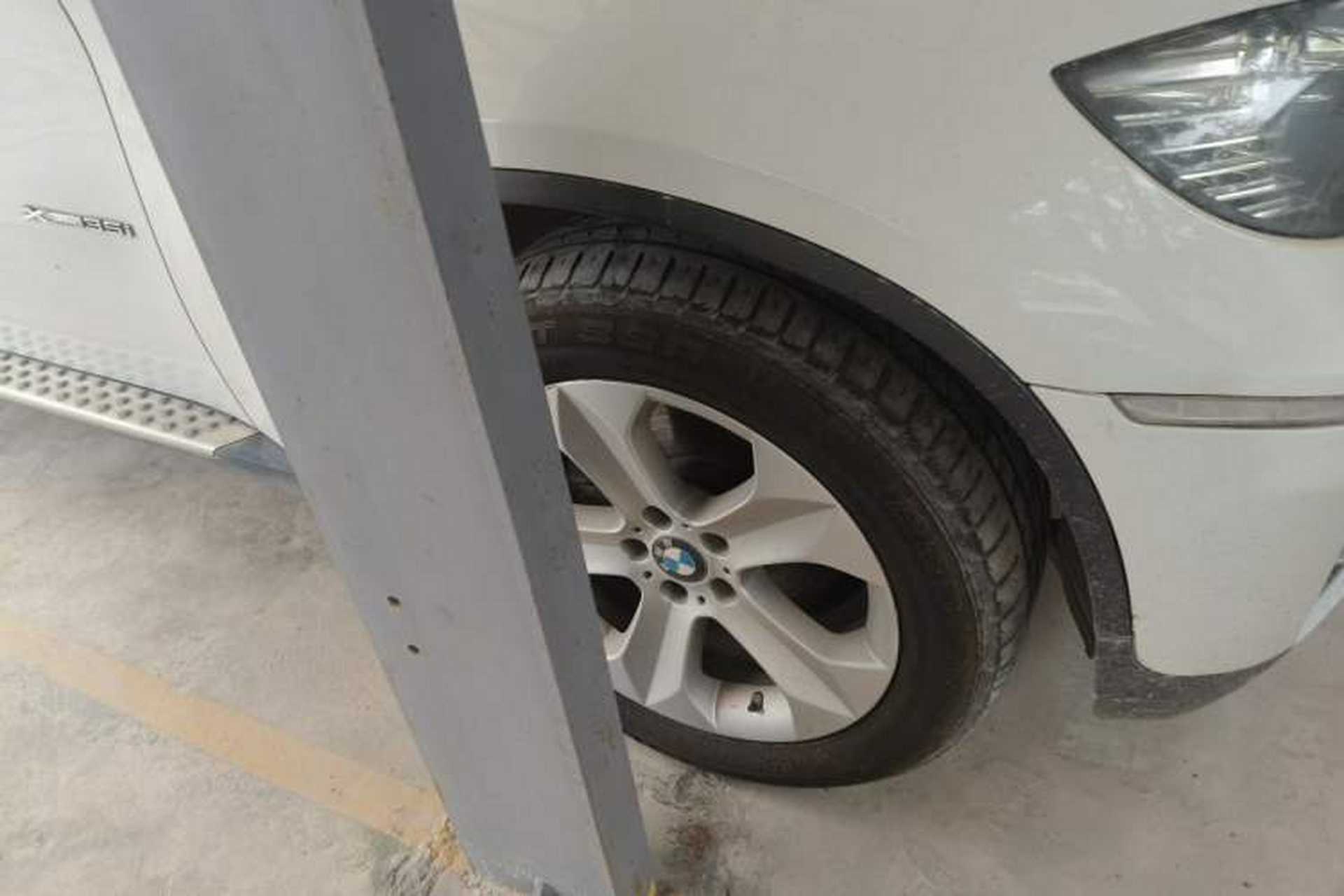 Used BMW X6 2011 xDrive35i Right Front Wheel Hub