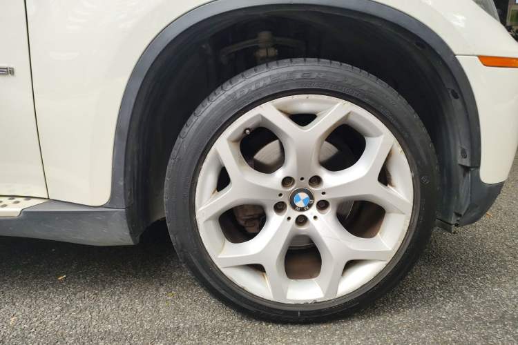 Used BMW X6  Right Front Wheel Hub
