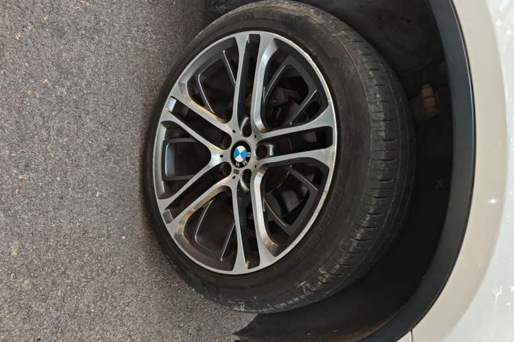 Used BMW X6 2011 xDrive35i Right Front Wheel Hub