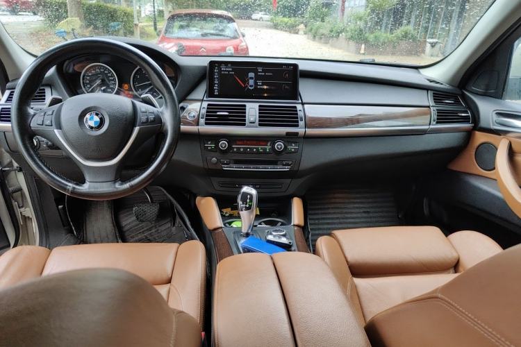 Used BMW X6 2011 xDrive35i Center Console