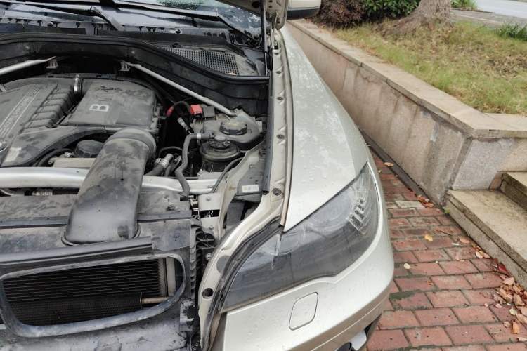 Used BMW X6 2011 xDrive35i Engine Bay Left