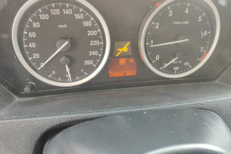 Used BMW X6 2011 xDrive35i Odometer Close Up