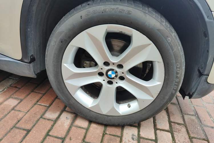 Used BMW X6 2011 xDrive35i Right Front Wheel Hub
