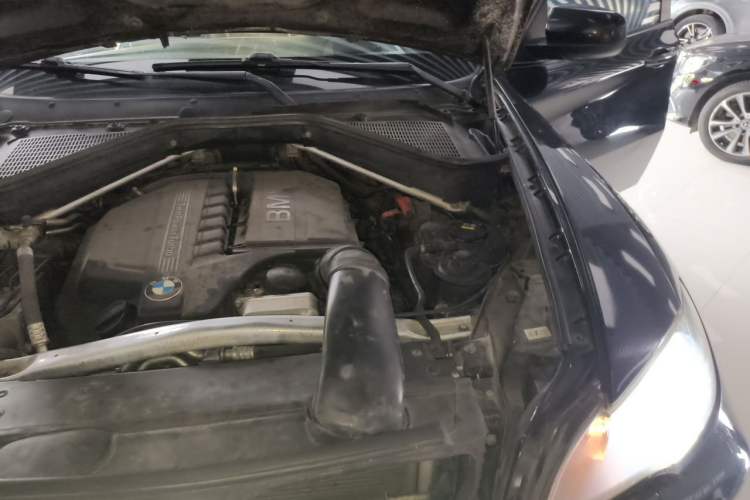 Used BMW X6 2012 xDrive35i Engine Bay Left