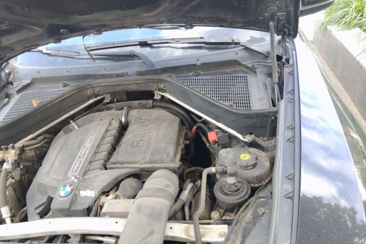 Used BMW X6 2012 xDrive35i Engine Bay Left
